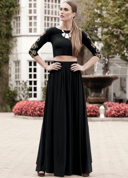 Saia longa com blusa cropped