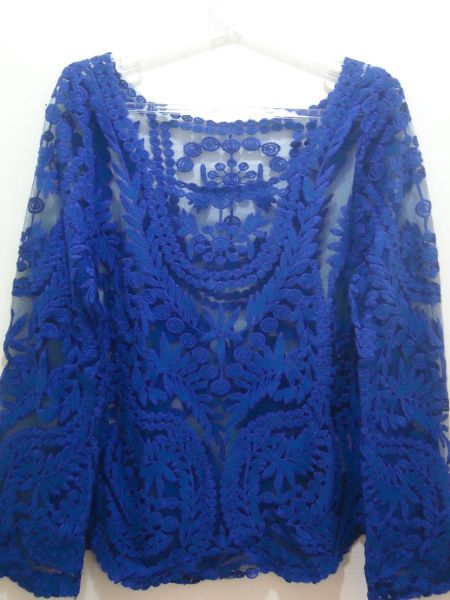 Blusa Rendada Manga Longa
